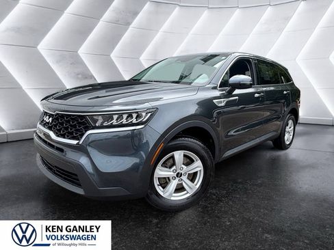 Used 2022 Kia Sorento LX AWD/4WD image 1