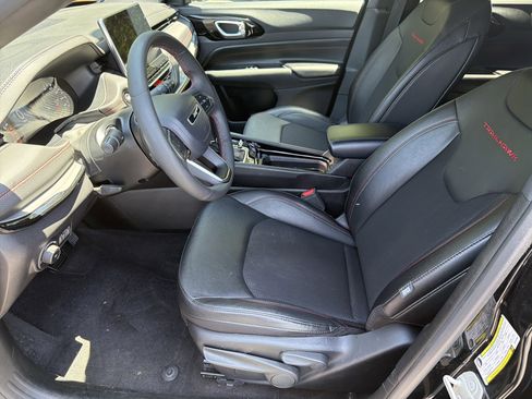 Used 2024 Jeep Compass Trailhawk AWD/4WD image 11