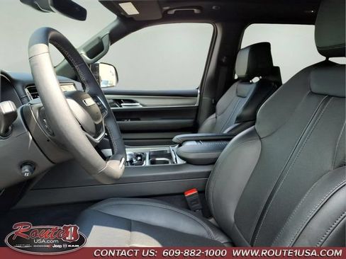 Certified 2024 Jeep Wagoneer Series II AWD/4WD image 29