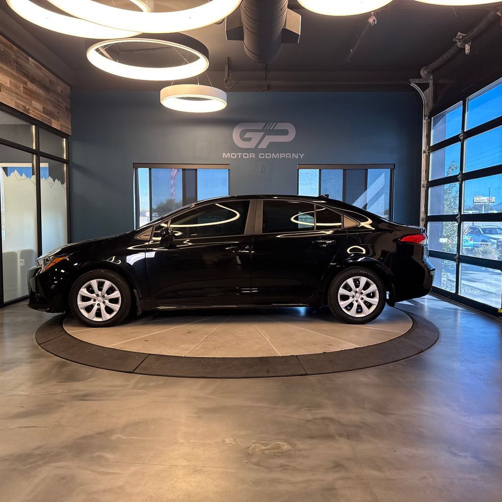 Used 2024 Toyota Corolla LE FWD image 6