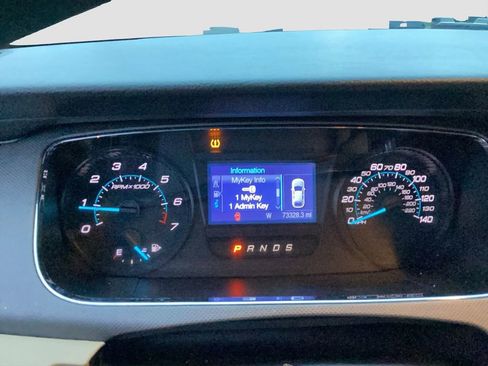 Used 2016 Ford Taurus SE image 11