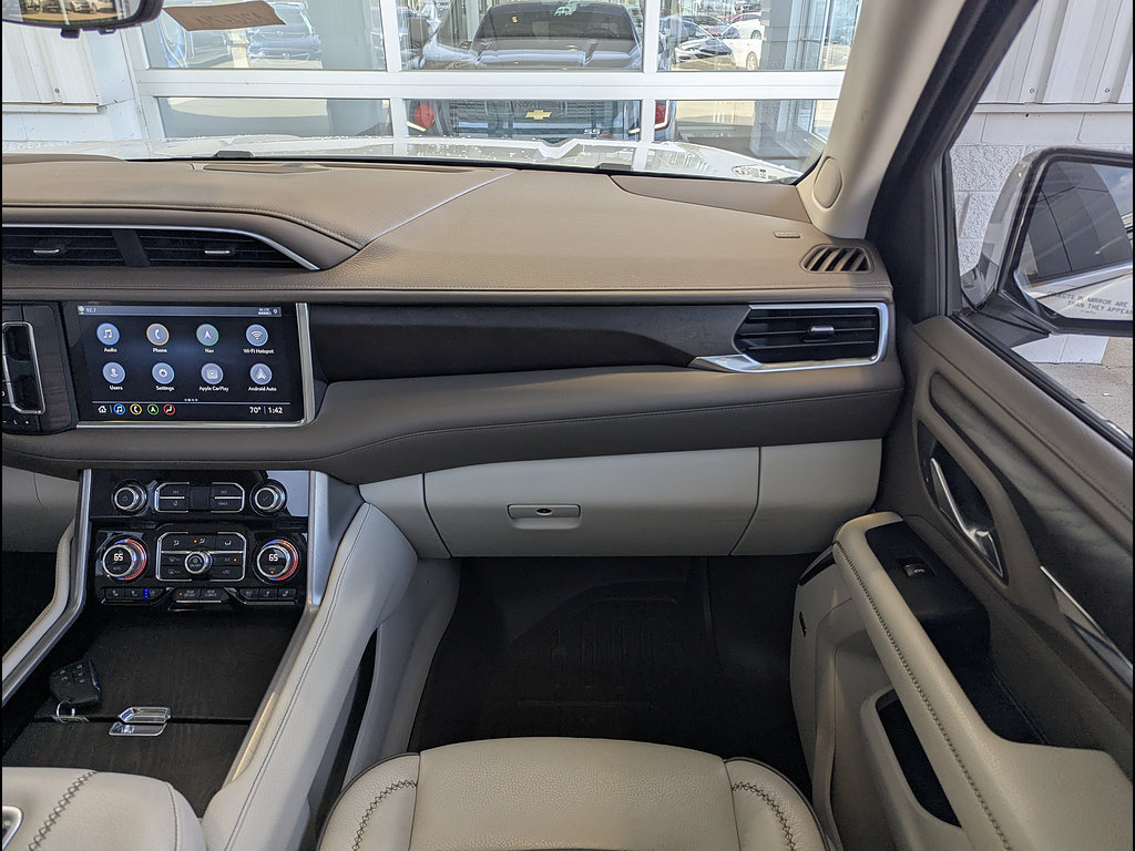 Used 2021 GMC Yukon Denali w/ Denali Premium Package AWD/4WD image 4