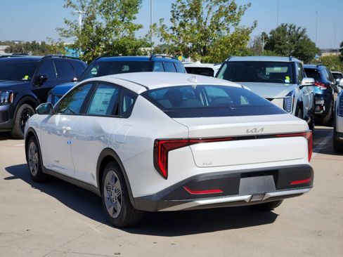 Used 2025 Kia K4 FWD image 5