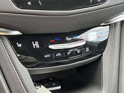 Used 2023 Cadillac XT5 Luxury image 34