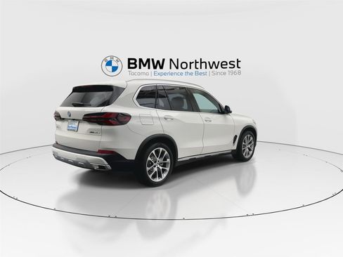 New 2026 BMW X5 xDrive50e w/ Climate Comfort Package image 3