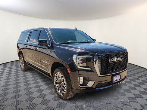 Used 2024 GMC Yukon XL Denali AWD/4WD image 6