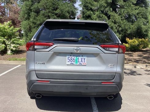 Used 2020 Toyota RAV4 XLE w/ All Weather Liner Package AWD/4WD image 17
