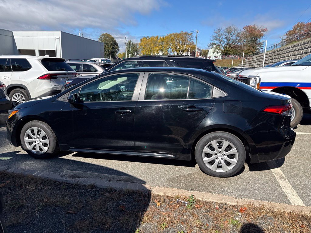 Used 2025 Toyota Corolla LE FWD image 5