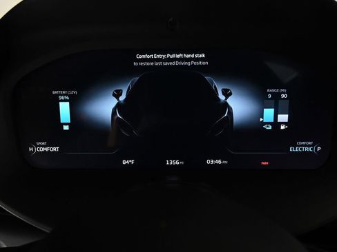 Used 2025 McLaren Artura image 11