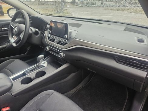 Used 2025 Nissan Altima 2.5 SV image 15
