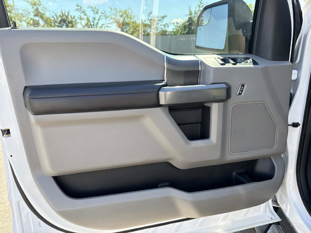 Used 2017 Ford F150 XLT w/ Equipment Group 302A Luxury AWD/4WD image 9