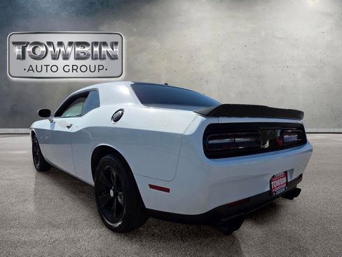 Used 2022 Dodge Challenger SXT RWD image 6