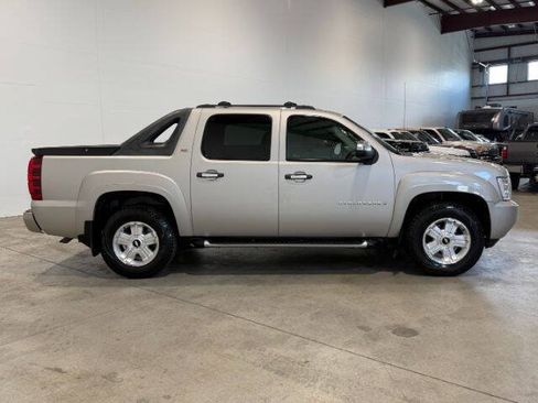 Used 2008 Chevrolet Avalanche LTZ AWD/4WD image 7