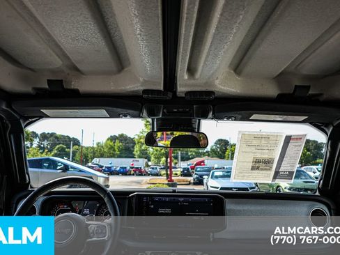 Used 2025 Jeep Wrangler Unlimited Sahara AWD/4WD image 51