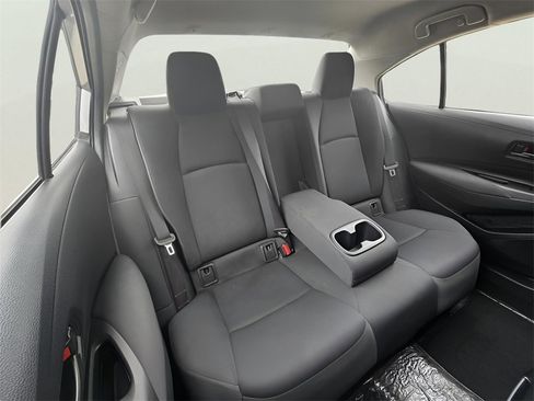 Used 2022 Toyota Corolla LE image 14