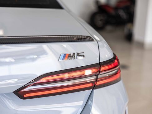 Used 2025 BMW M5 w/ Carbon Package image 15