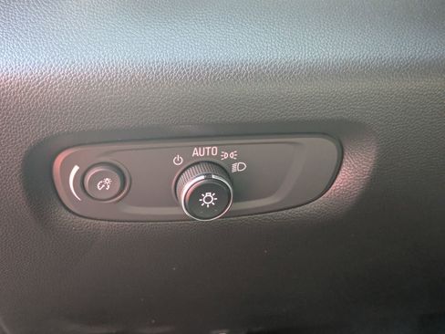 Used 2023 Chevrolet Traverse RS image 16