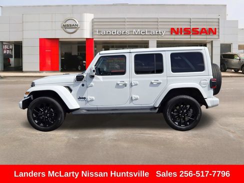 Used 2021 Jeep Wrangler Unlimited Sahara AWD/4WD image 8
