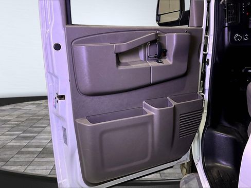 Used 2024 Chevrolet Express 2500 w/ Driver Convenience Package RWD image 20