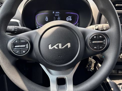 Used 2025 Kia Soul LX w/ LX Technology Package FWD image 27