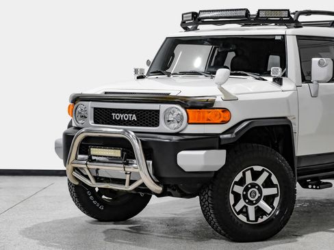 Used 2014 Toyota FJ Cruiser 4WD w/ Upgrade Package image 10