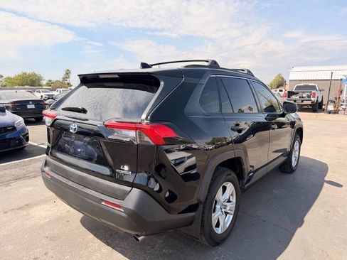 Used 2019 Toyota RAV4 LE image 12