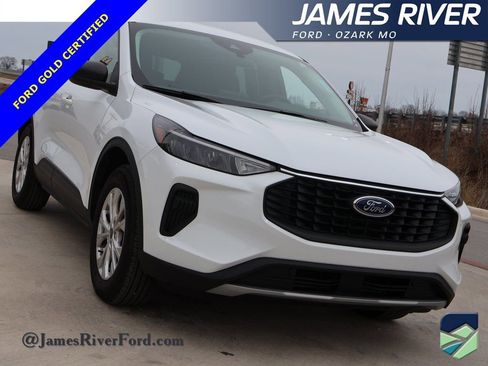 Certified 2025 Ford Escape Active w/ Cold Weather Package image 6