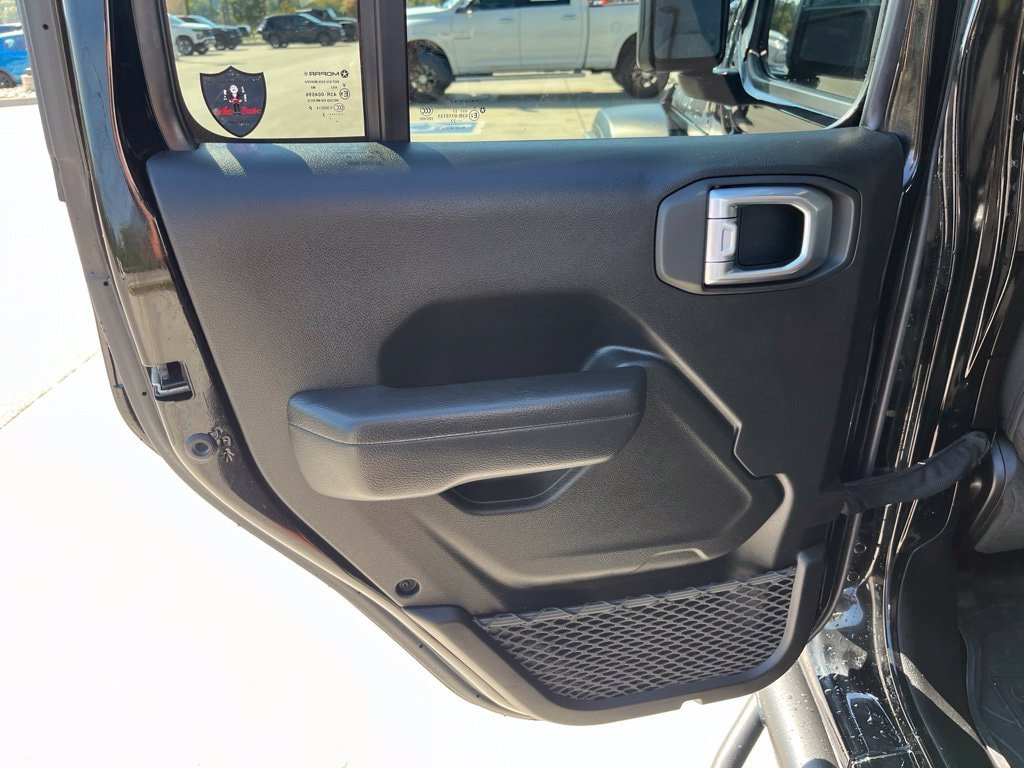 Used 2023 Jeep Wrangler Unlimited Sport AWD/4WD image 17