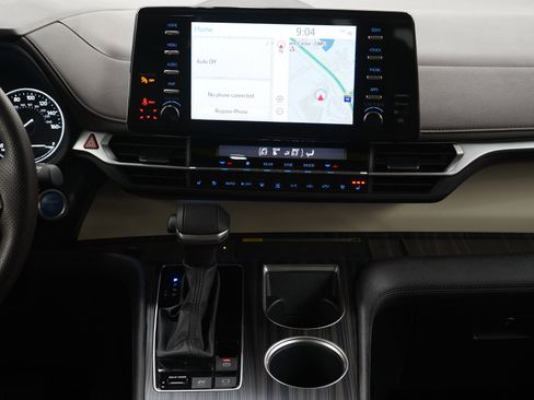 Used 2024 Toyota Sienna Platinum image 20