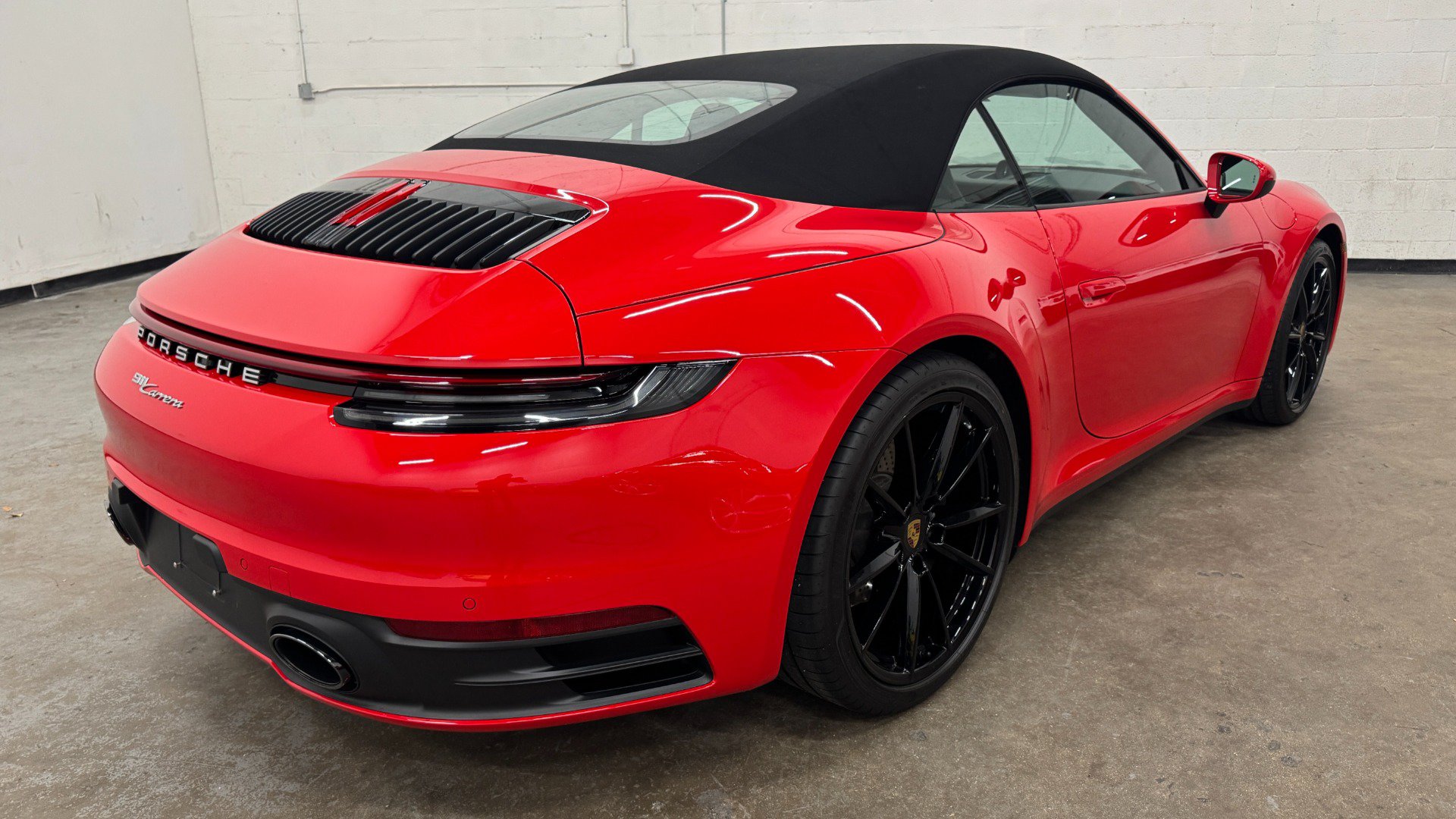 Used 2022 Porsche 911 Carrera RWD image 17