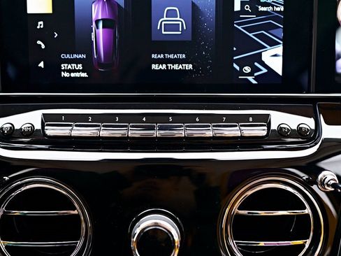 Used 2025 Rolls-Royce Cullinan image 81