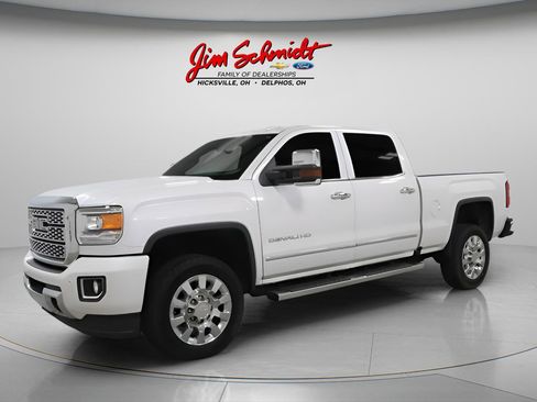 Used 2018 GMC Sierra 2500 Denali AWD/4WD image 2