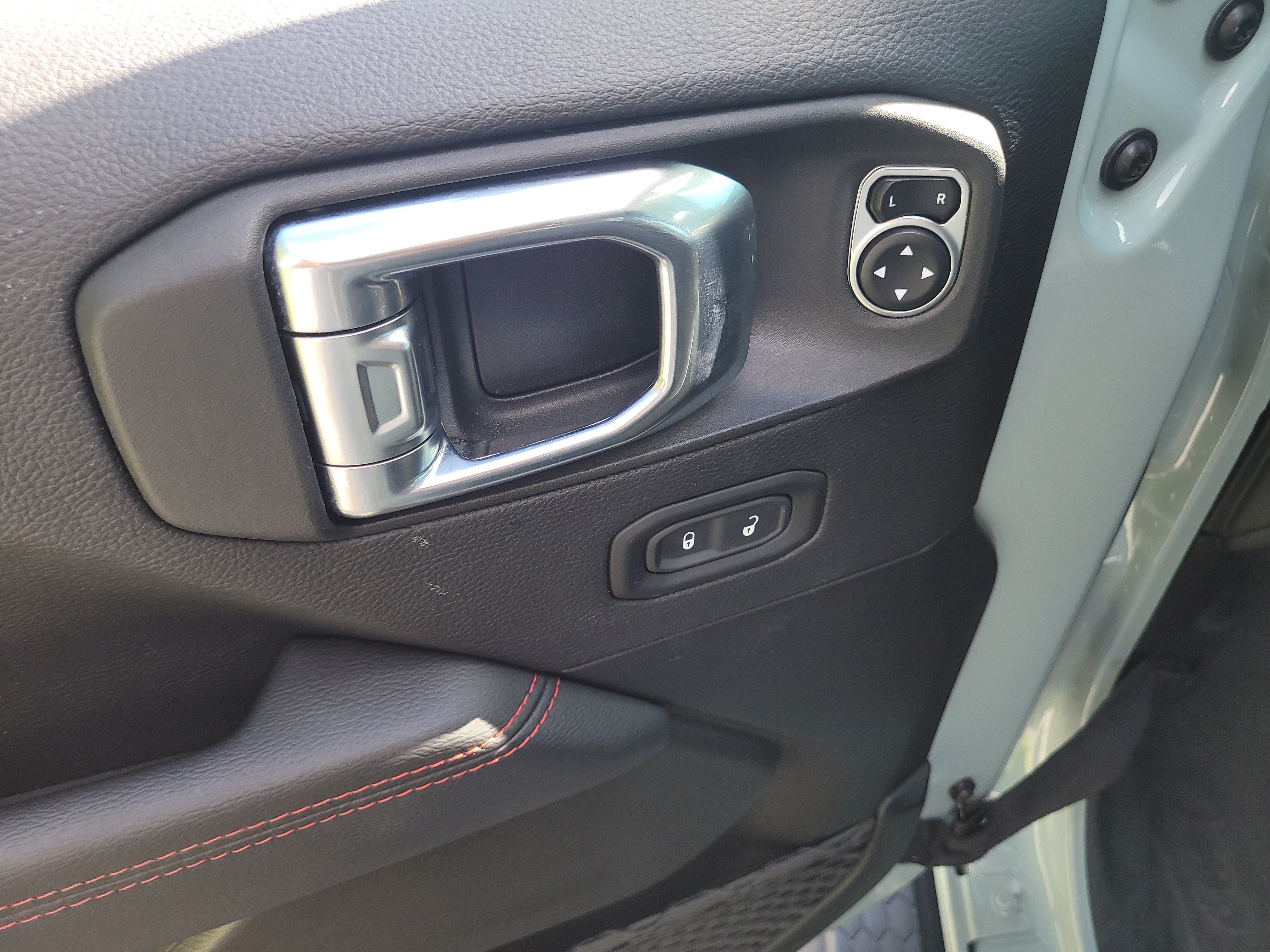 Used 2023 Jeep Wrangler Unlimited Rubicon AWD/4WD image 18