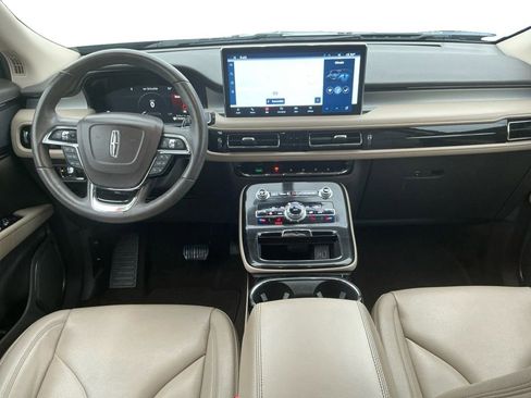 Used 2022 Lincoln Nautilus FWD w/ Premium Package image 17