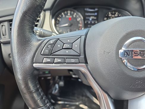 Used 2017 Nissan Rogue SV w/ SV Premium Package AWD/4WD image 14