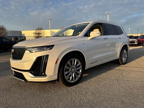 Certified 2023 Cadillac XT6 Premium Luxury image 3