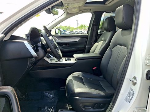 Certified 2024 MAZDA CX-90 3.3 Turbo w/ Preferred Package AWD/4WD image 16
