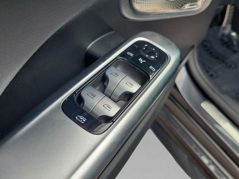 Used 2024 Mercedes-Benz C 300 Sedan image 13