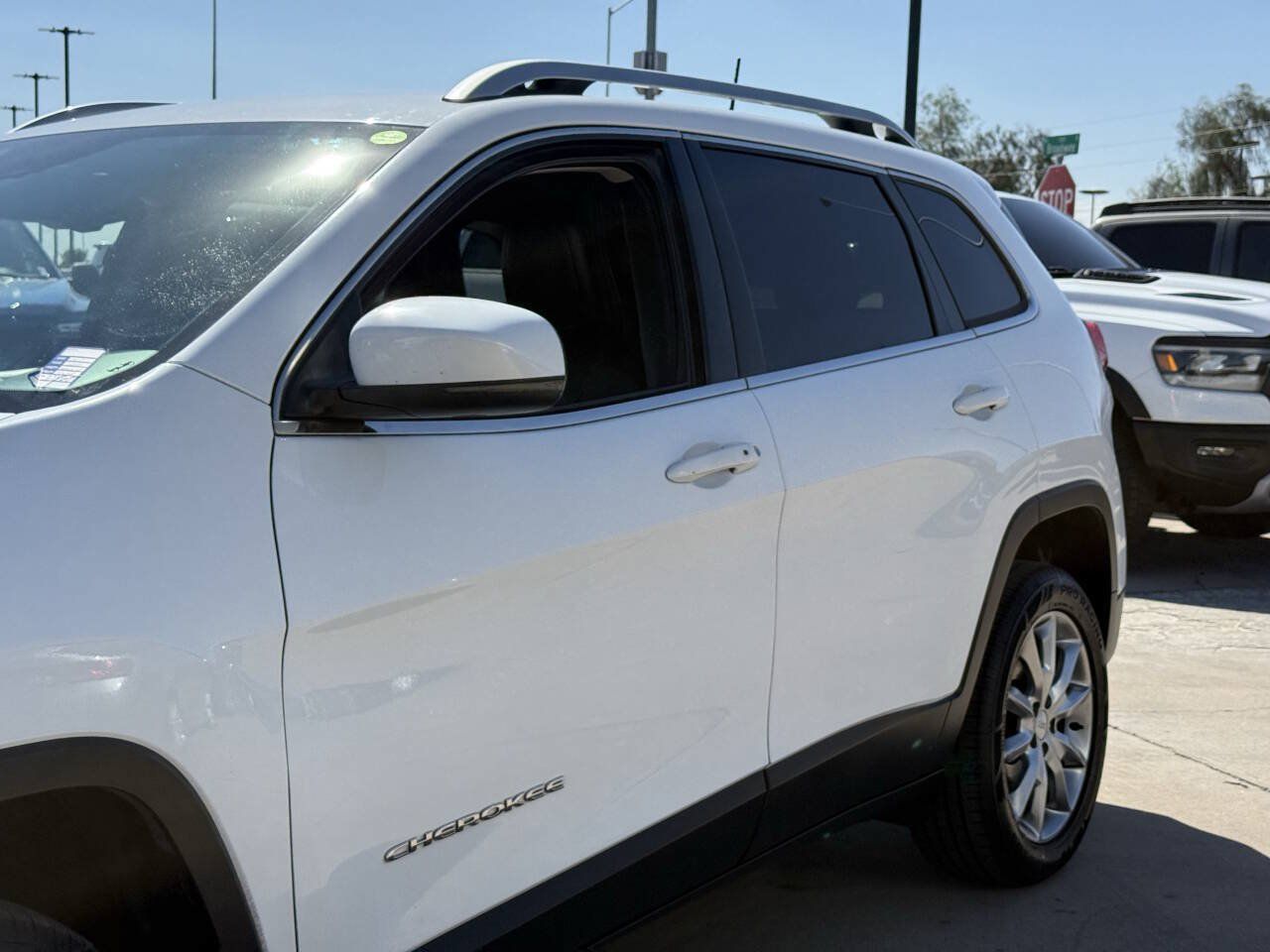 Used 2017 Jeep Cherokee Limited FWD image 7