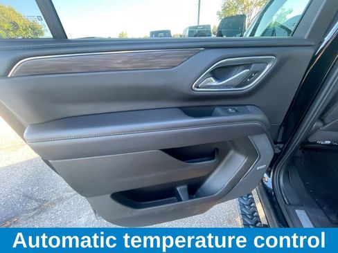 Used 2022 Chevrolet Suburban Z71 w/ Luxury Package image 6