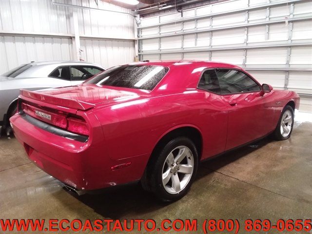 Used 2011 Dodge Challenger RWD image 2