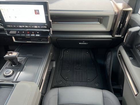 Certified 2025 GMC Hummer EV 3X image 32