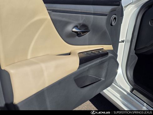 Certified 2019 Lexus ES 300h w/ Accessory Package image 12