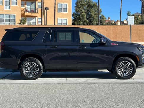 Used 2025 Chevrolet Suburban Z71 AWD/4WD image 3