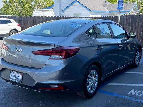 Used 2019 Hyundai Elantra SE FWD image 4