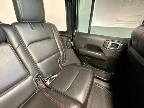 Used 2022 Jeep Wrangler Unlimited Rubicon w/ LED Lighting Group AWD/4WD image 14