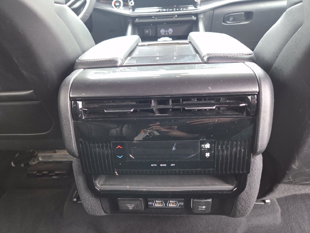 Used 2024 Jeep Wagoneer L 4WD image 31