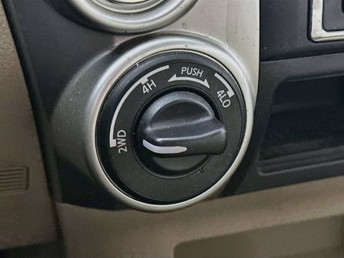 Used 2018 Nissan Titan SV AWD/4WD image 19