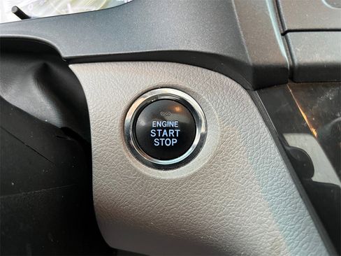 Used 2017 Toyota Sienna XLE Premium image 29