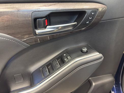 Used 2022 Toyota Highlander Limited image 10